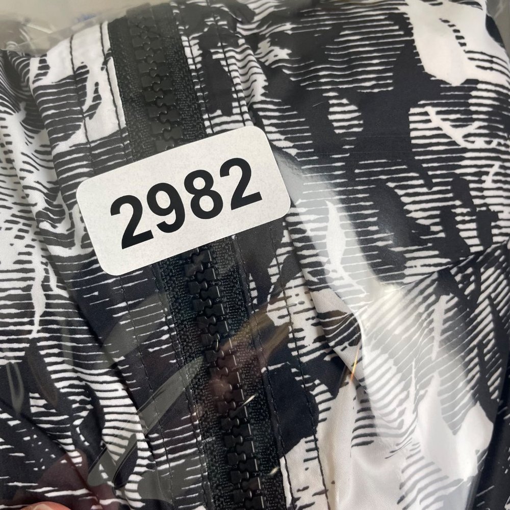 Ivy Park Womans S Black and White Floral Long Sleeve Hooded Windbreaker Pullover - Picture 10 of 11